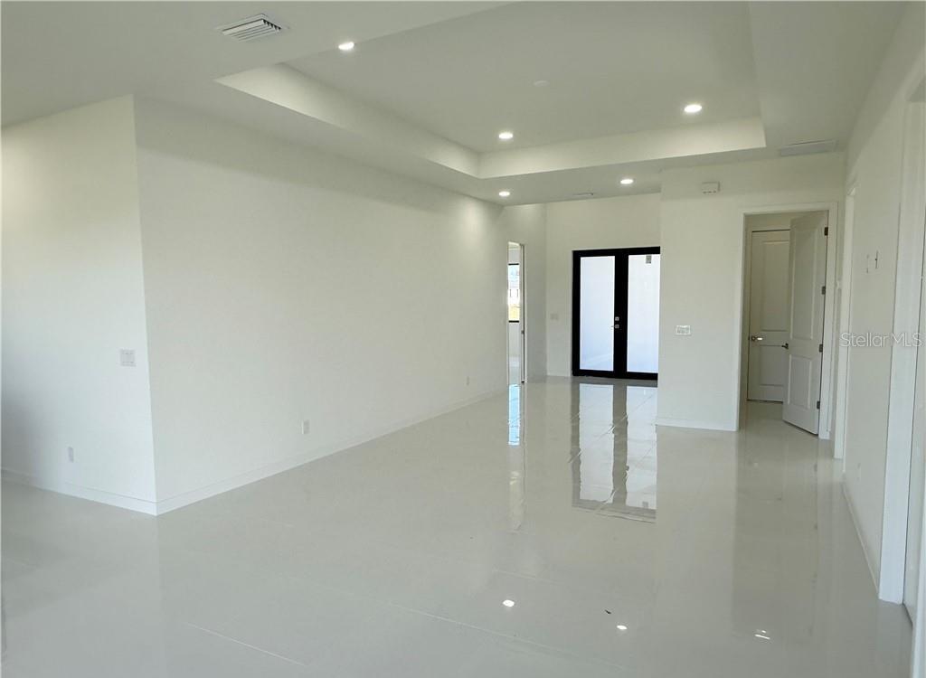 4238 Nw 34th Ter Property Photo 3