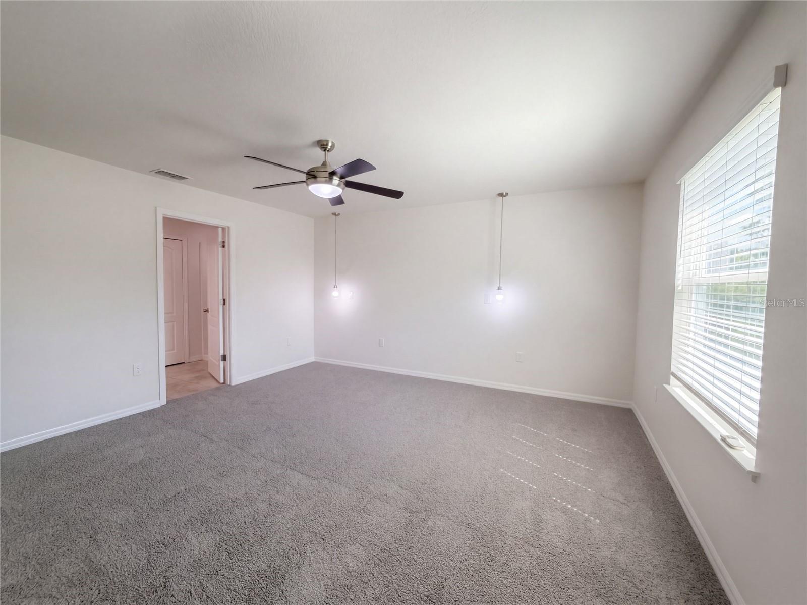 370 Hyacinth St Property Photo 4