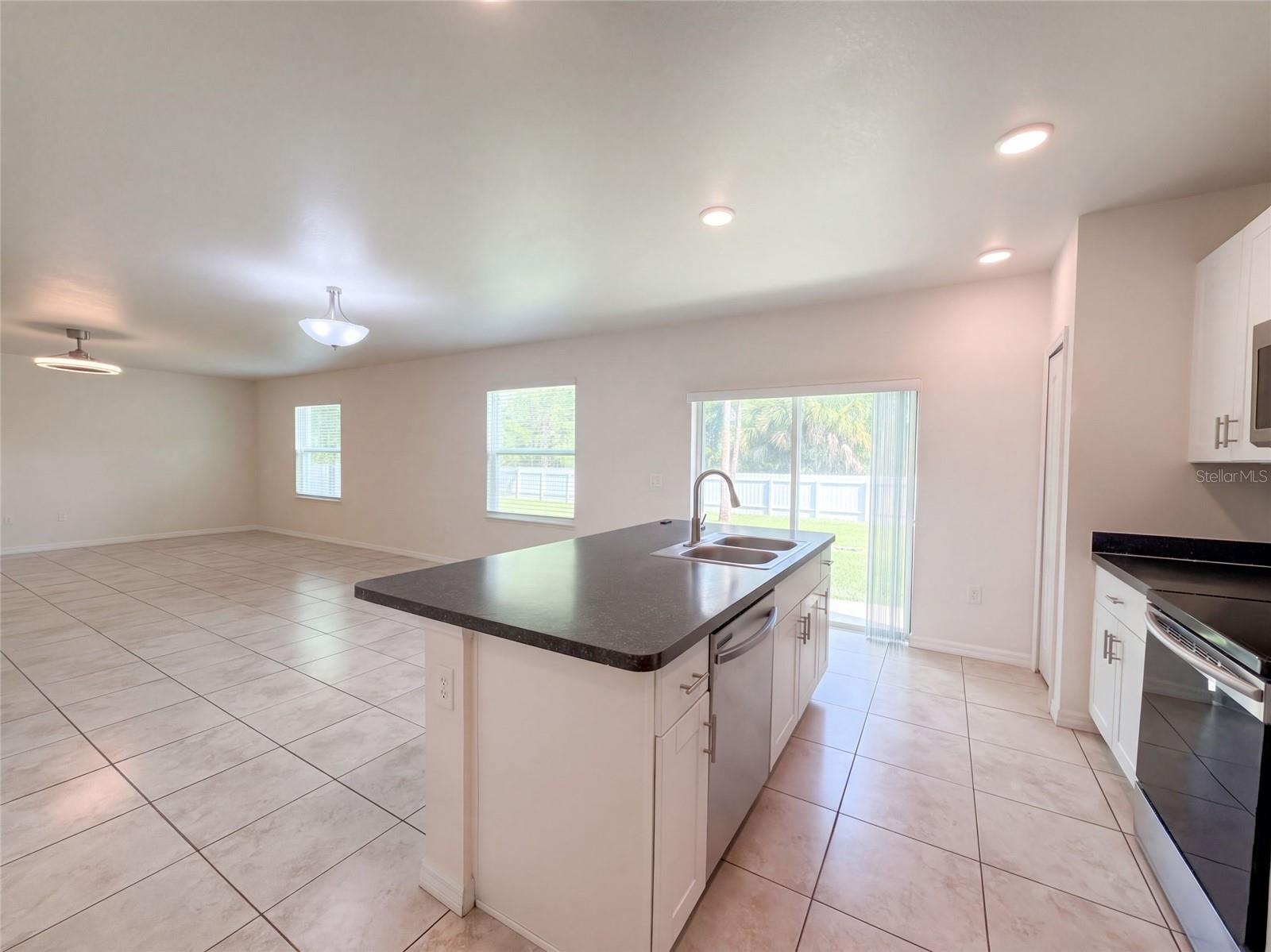 370 Hyacinth St Property Photo 11