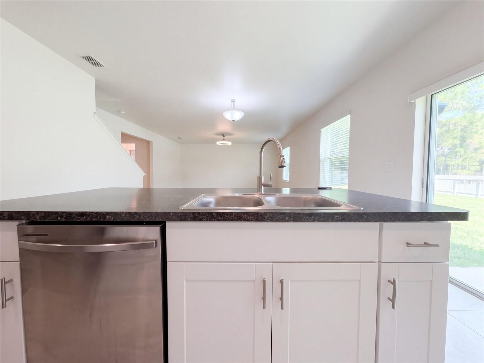 370 Hyacinth St Property Photo 12