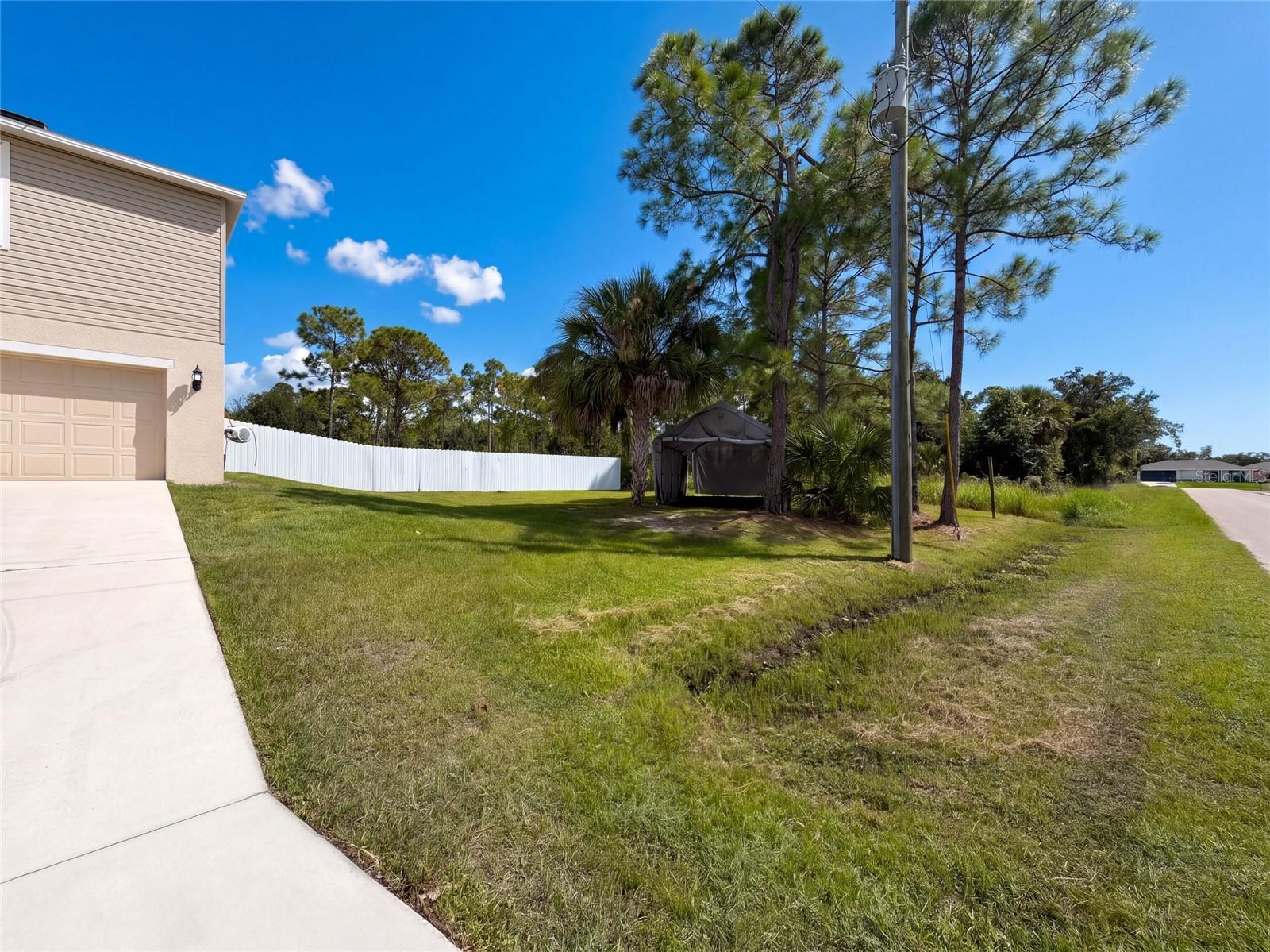 370 Hyacinth St Property Photo 38