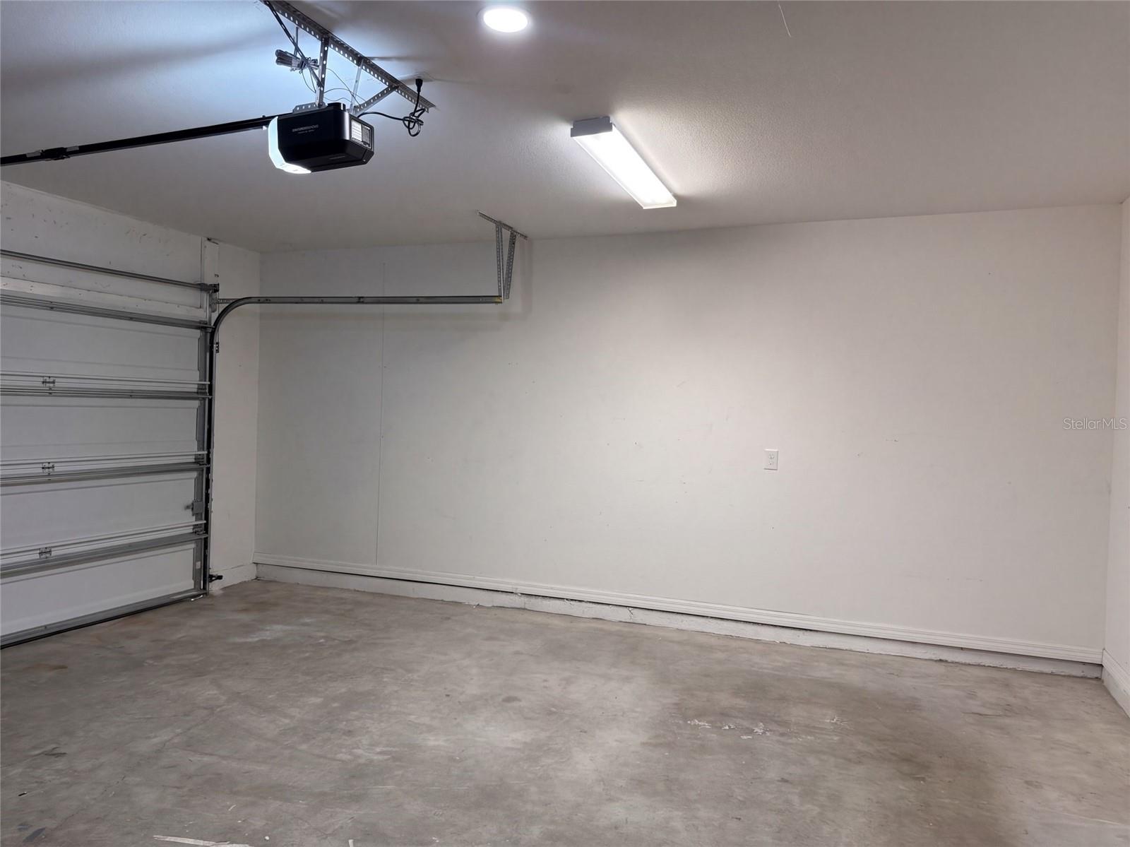 370 Hyacinth St Property Photo 40
