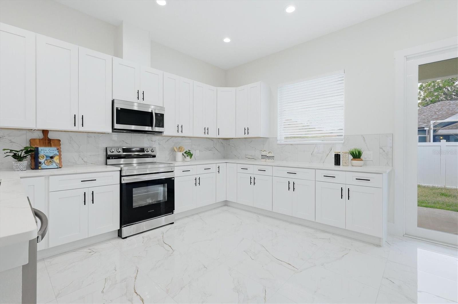 6042 105th Ter N Property Photo 9