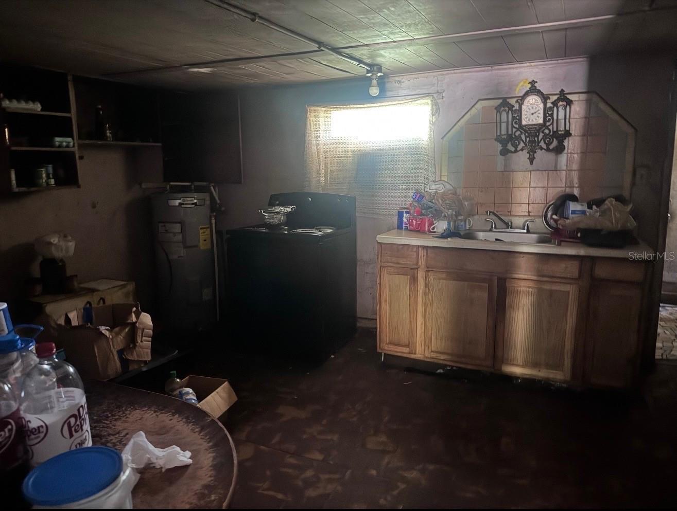 704 S Ivey Ln Property Photo 3