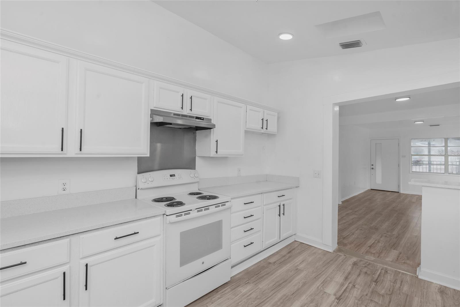 8021 N Edison Ave Property Photo 5