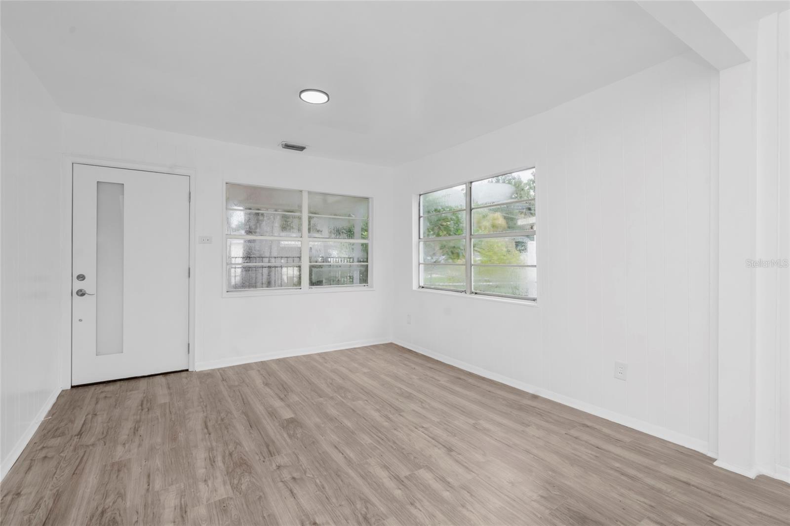 8021 N Edison Ave Property Photo 6