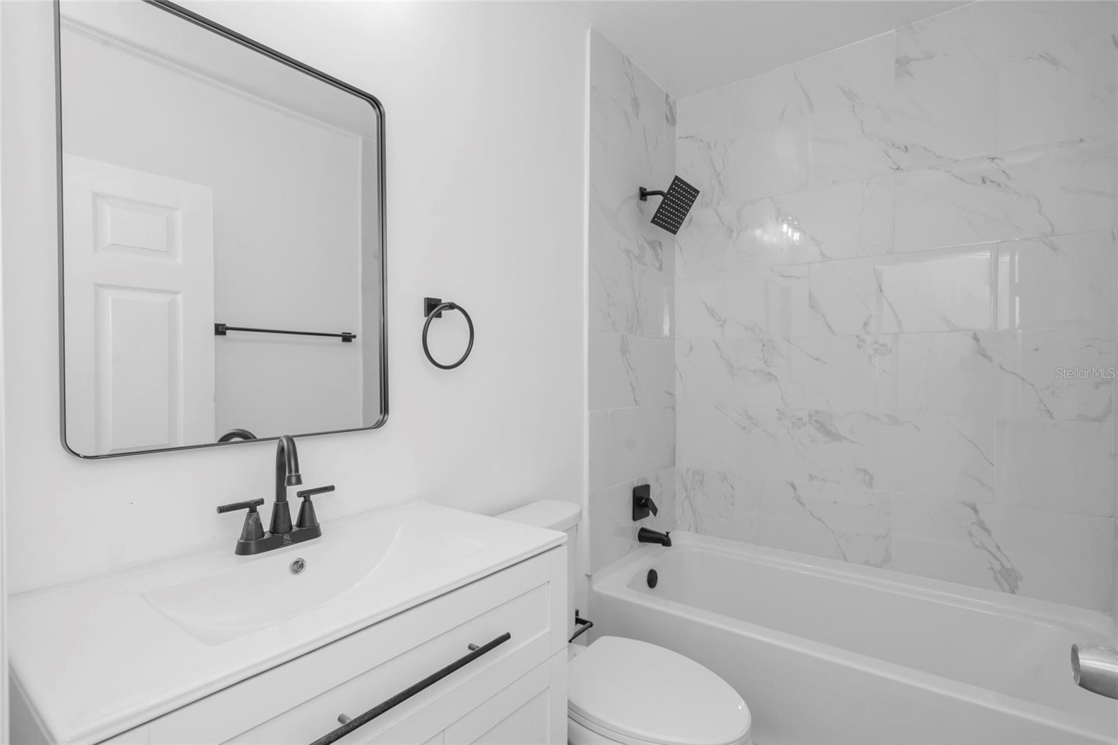 8021 N Edison Ave Property Photo 11