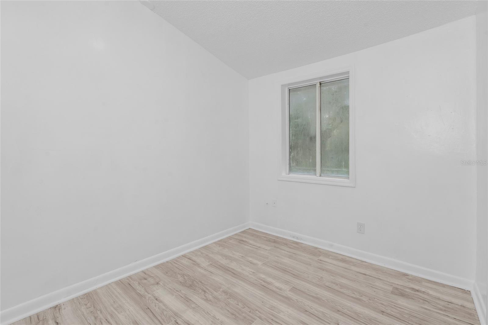 8021 N Edison Ave Property Photo 18