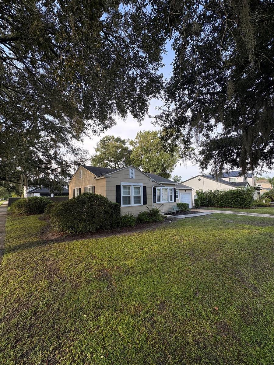 1124 Stetson St Property Photo 2