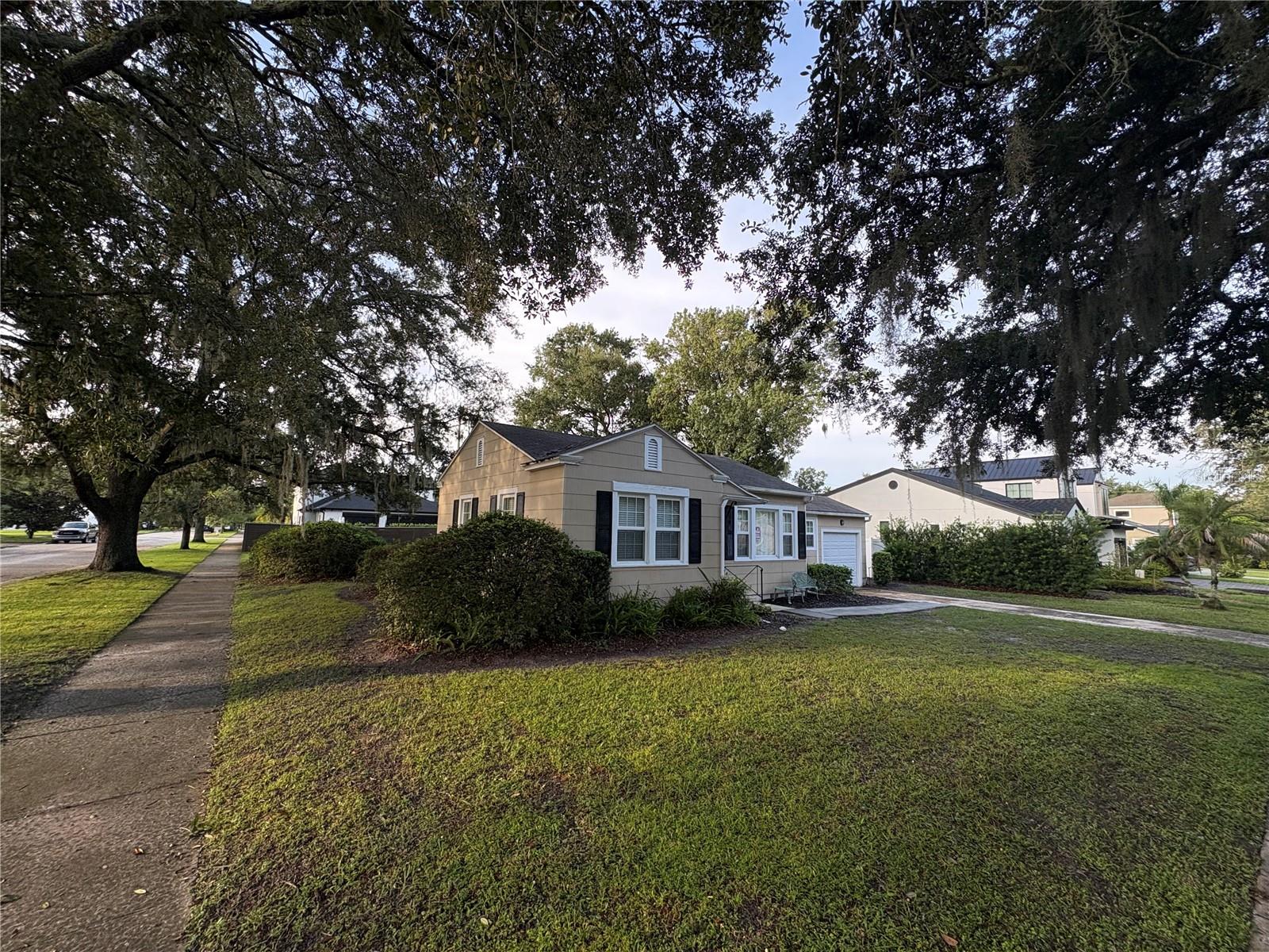 1124 Stetson St Property Photo 3