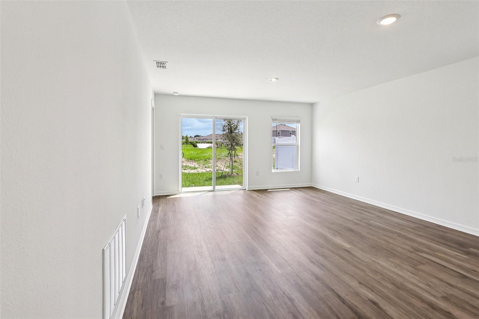 1158 Amber Waves Ct Property Photo 3