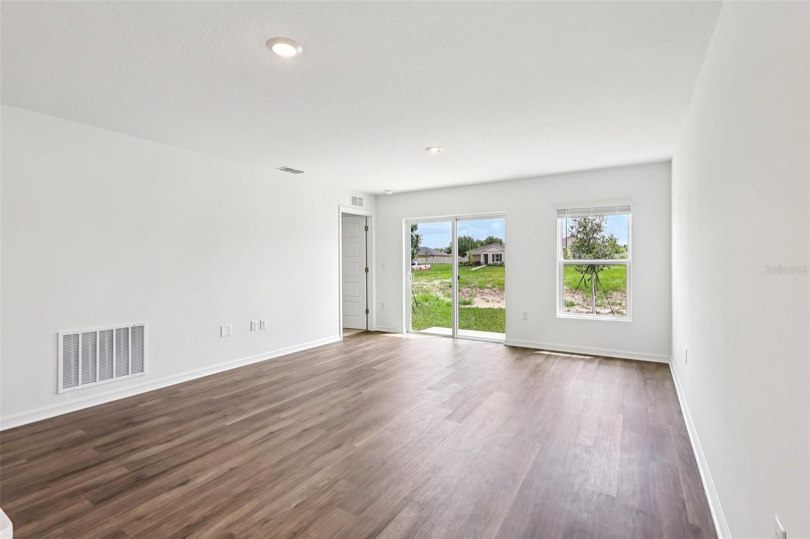 1158 Amber Waves Ct Property Photo 4