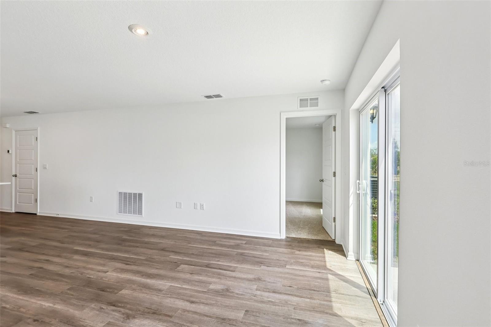 1158 Amber Waves Ct Property Photo 5