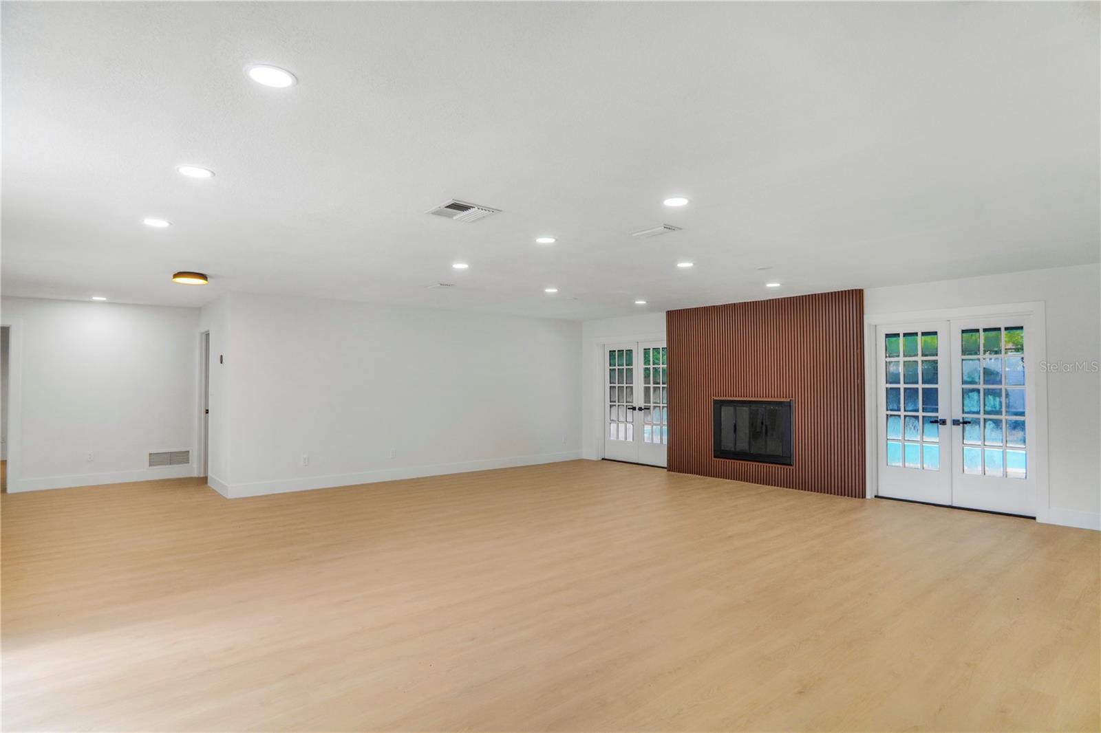 219 Sheridan Ave Property Photo 8
