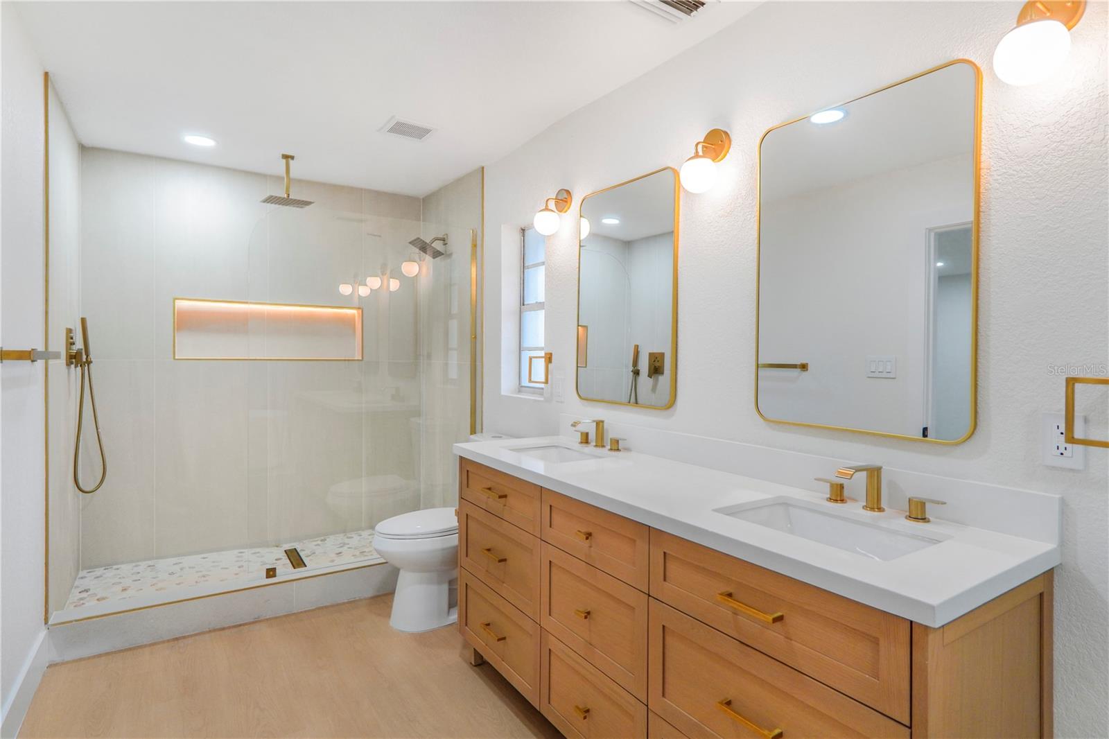 219 Sheridan Ave Property Photo 18
