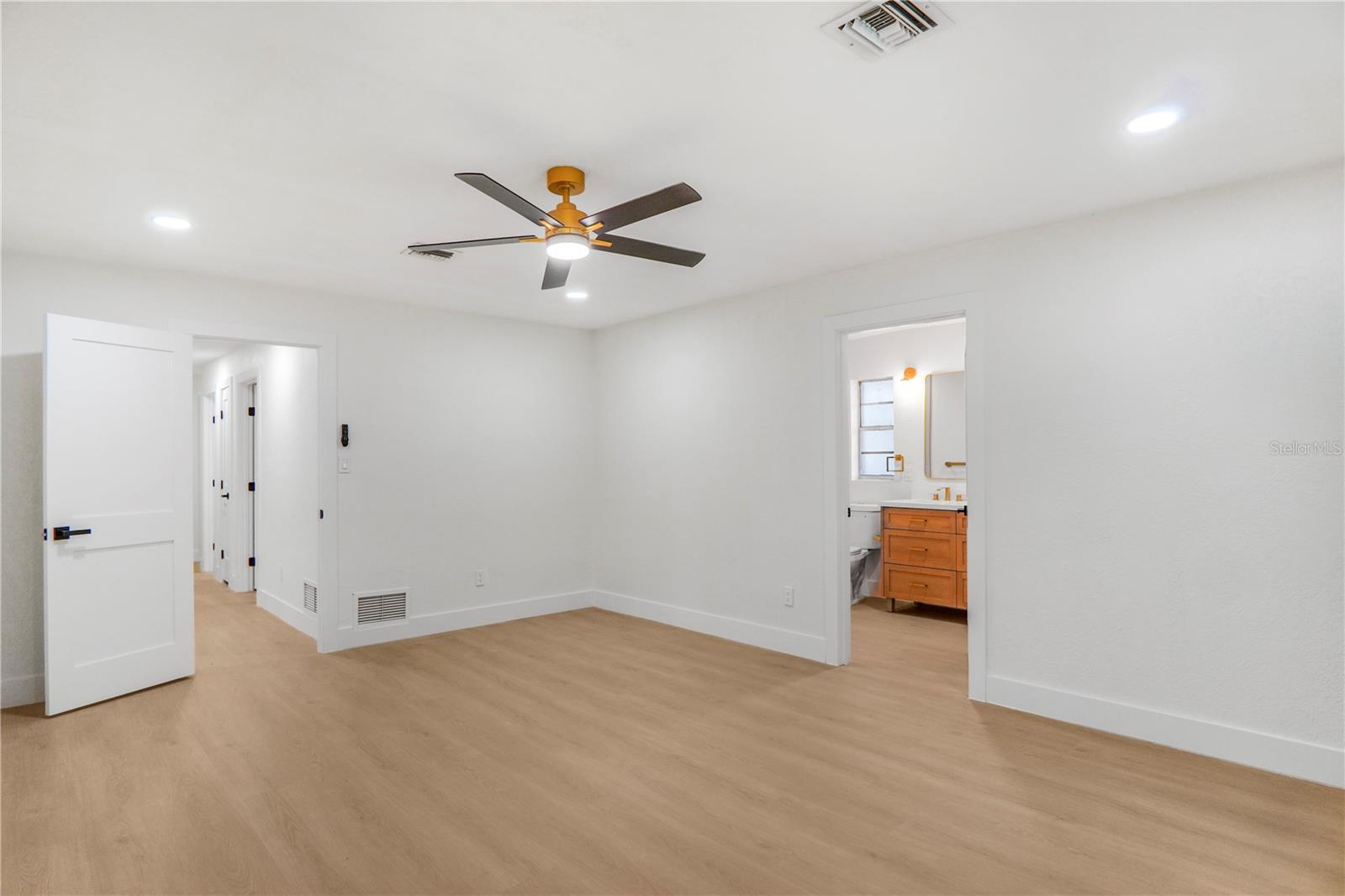 219 Sheridan Ave Property Photo 23