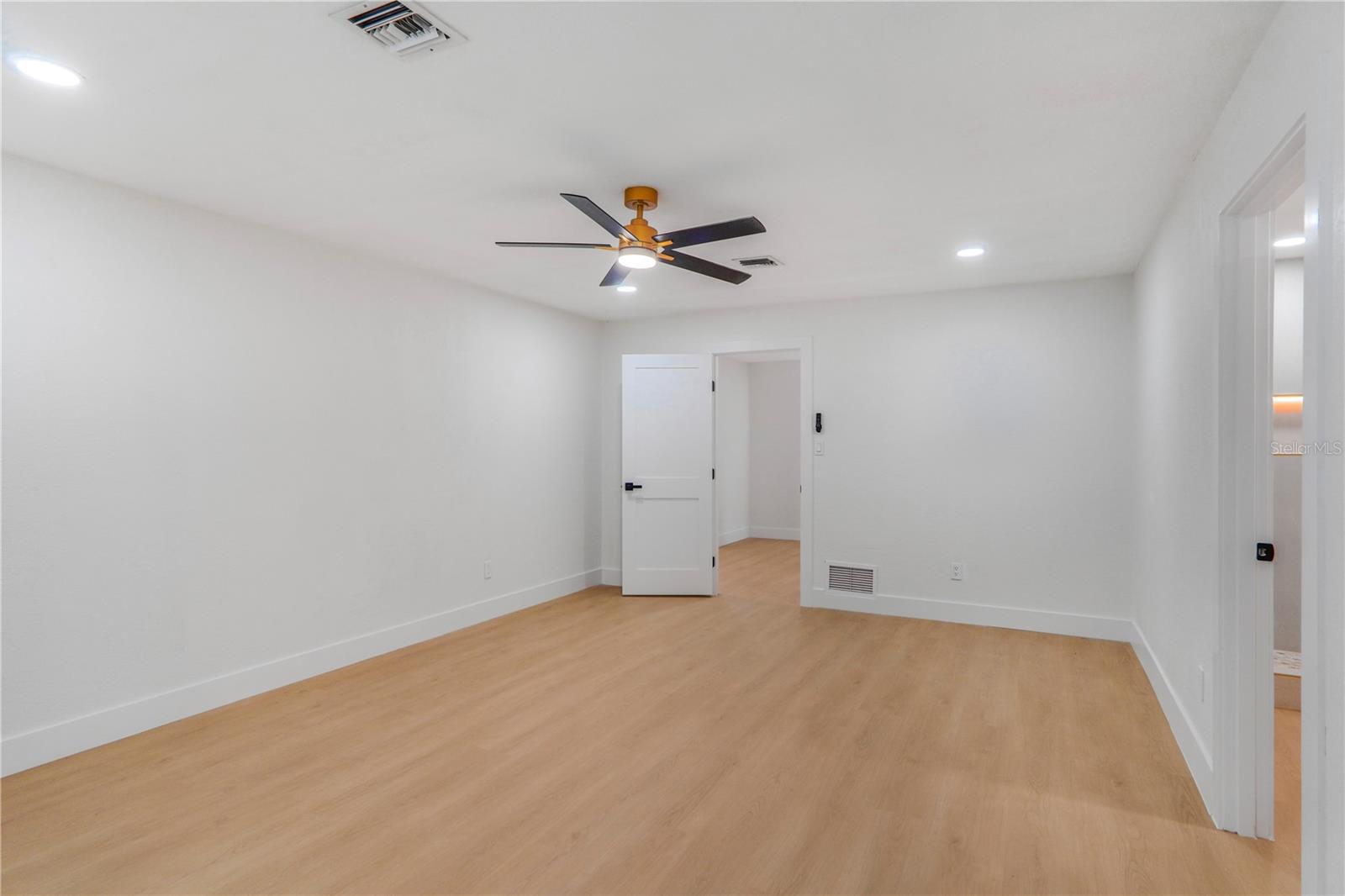 219 Sheridan Ave Property Photo 24