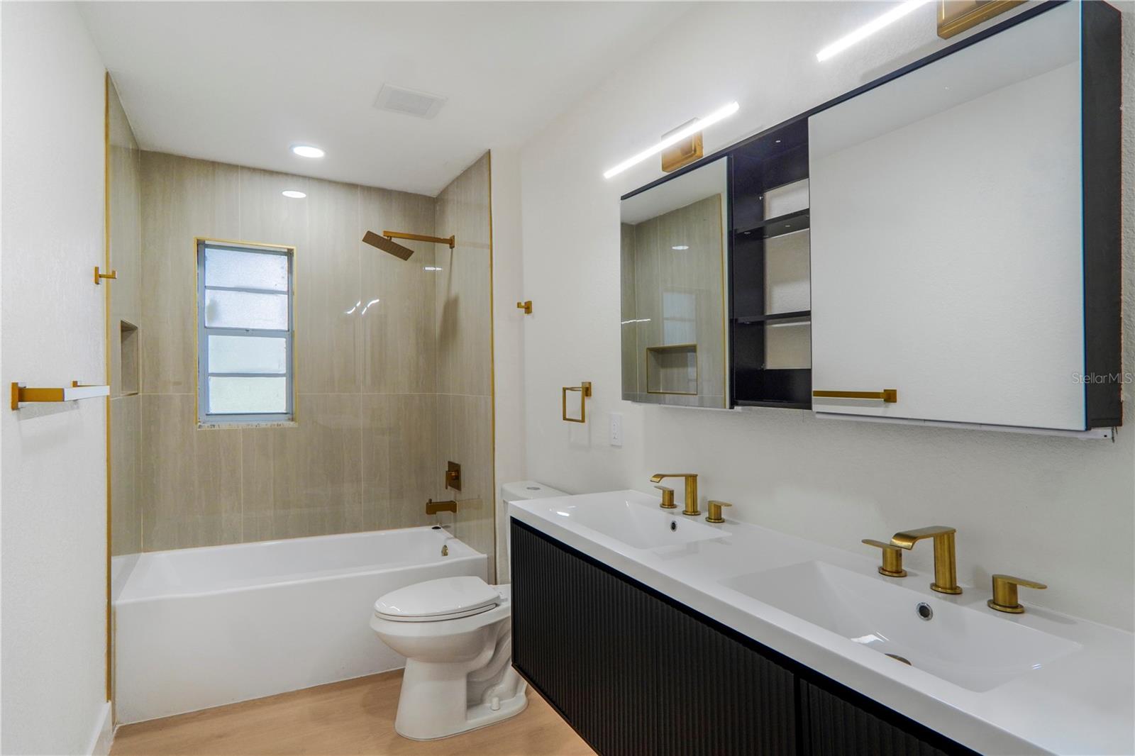 219 Sheridan Ave Property Photo 25
