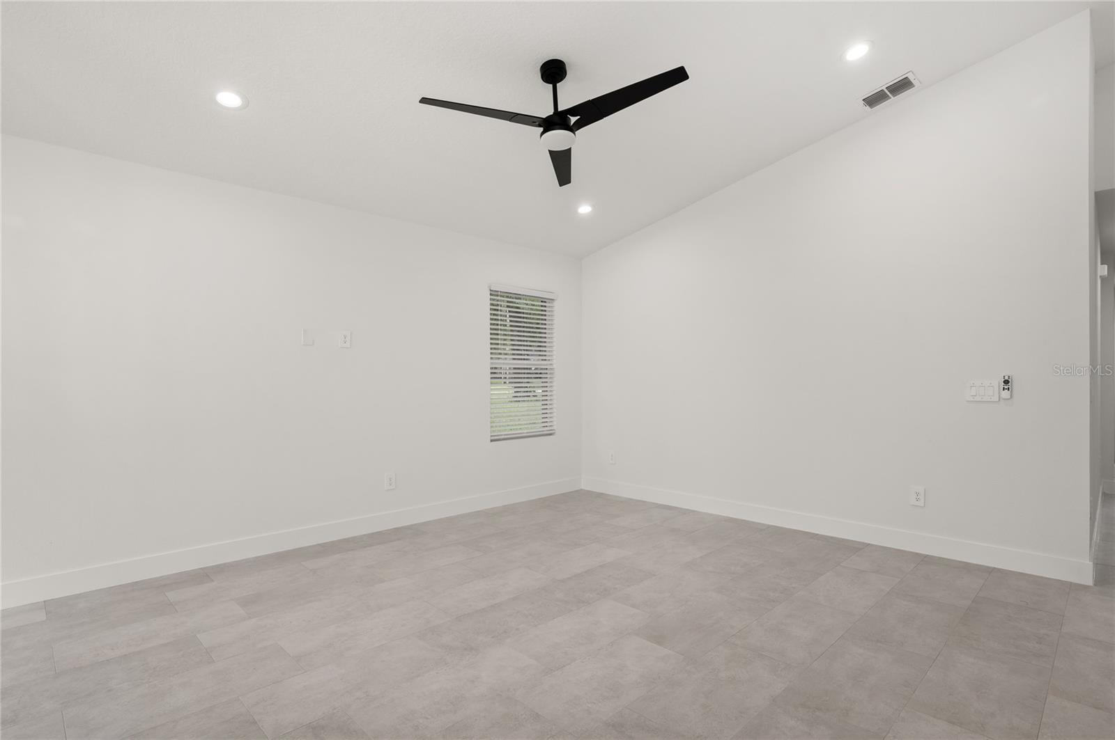 1186 7th St Property Photo 13