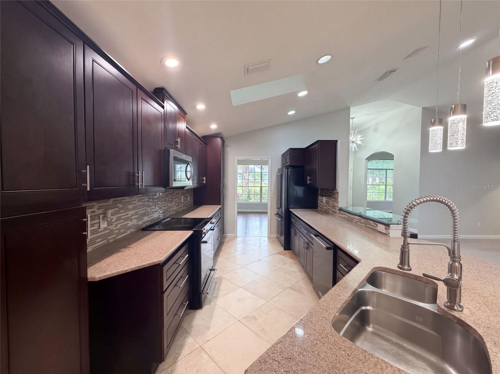 455 Longmeadow Ln Property Photo 2