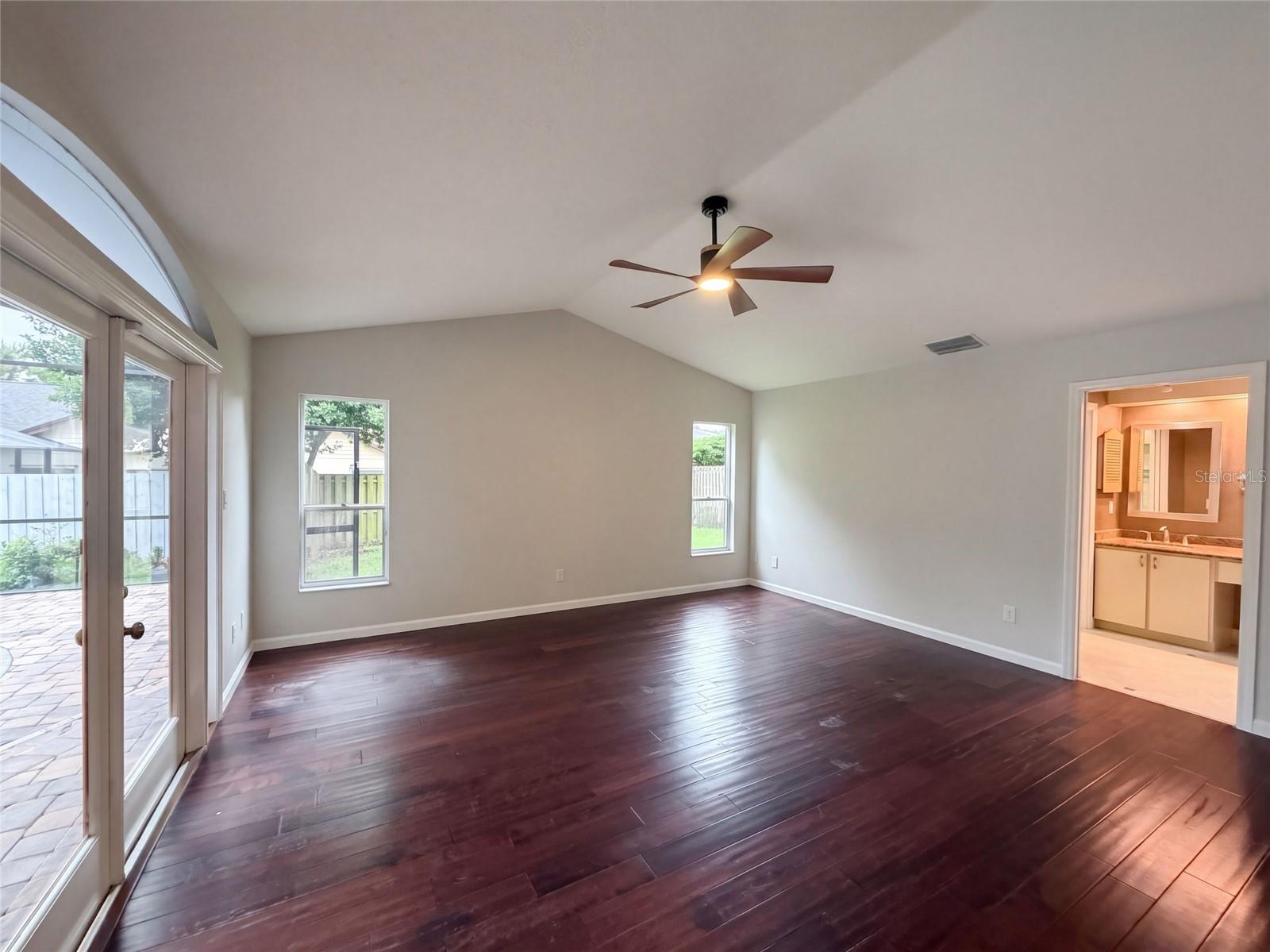 455 Longmeadow Ln Property Photo 4