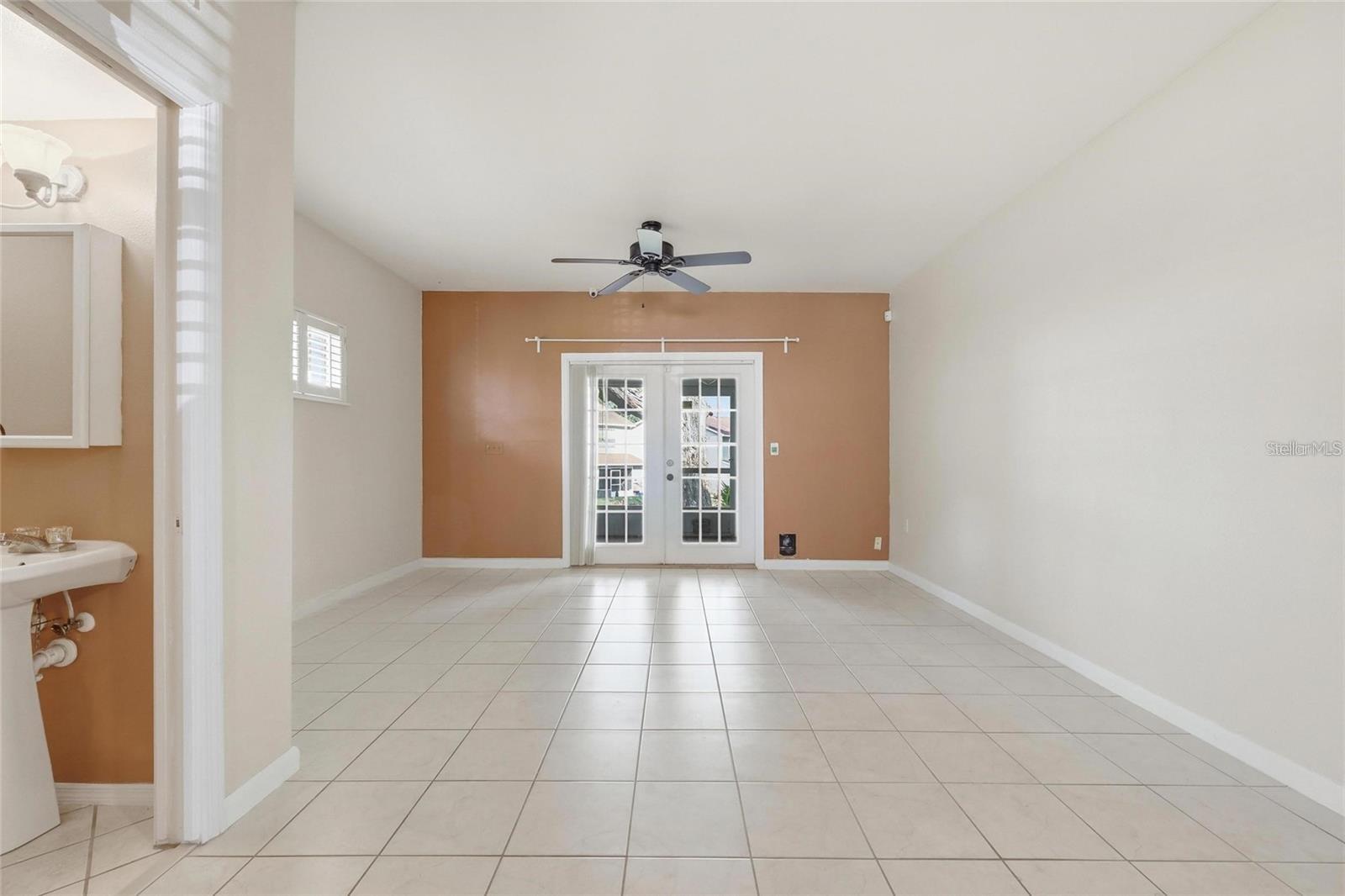 6998 Woodlake Dr Property Photo 9