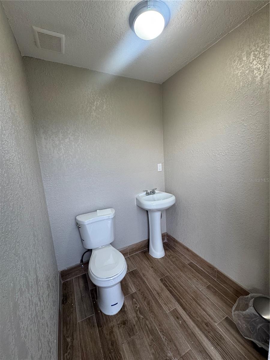 541 N Us Highway 17 92 Property Photo 10