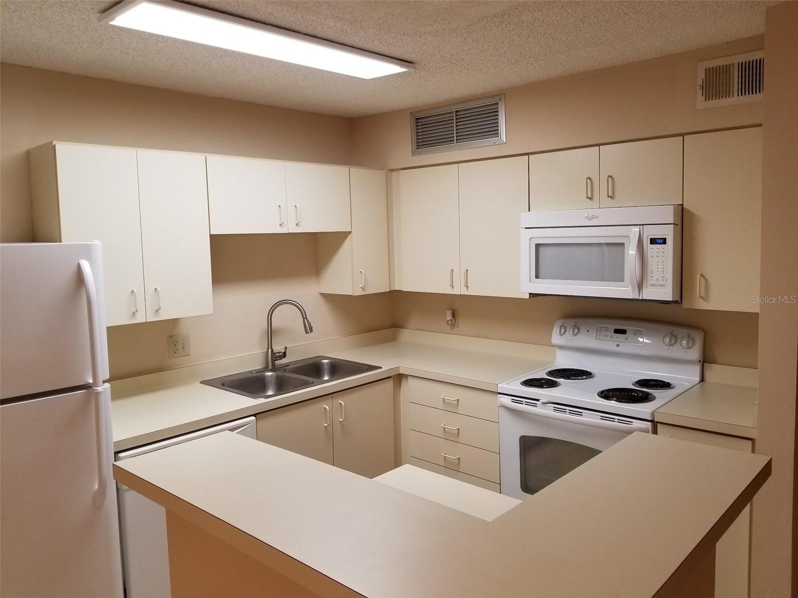 420 Forestway Cir #207 Property Photo 3