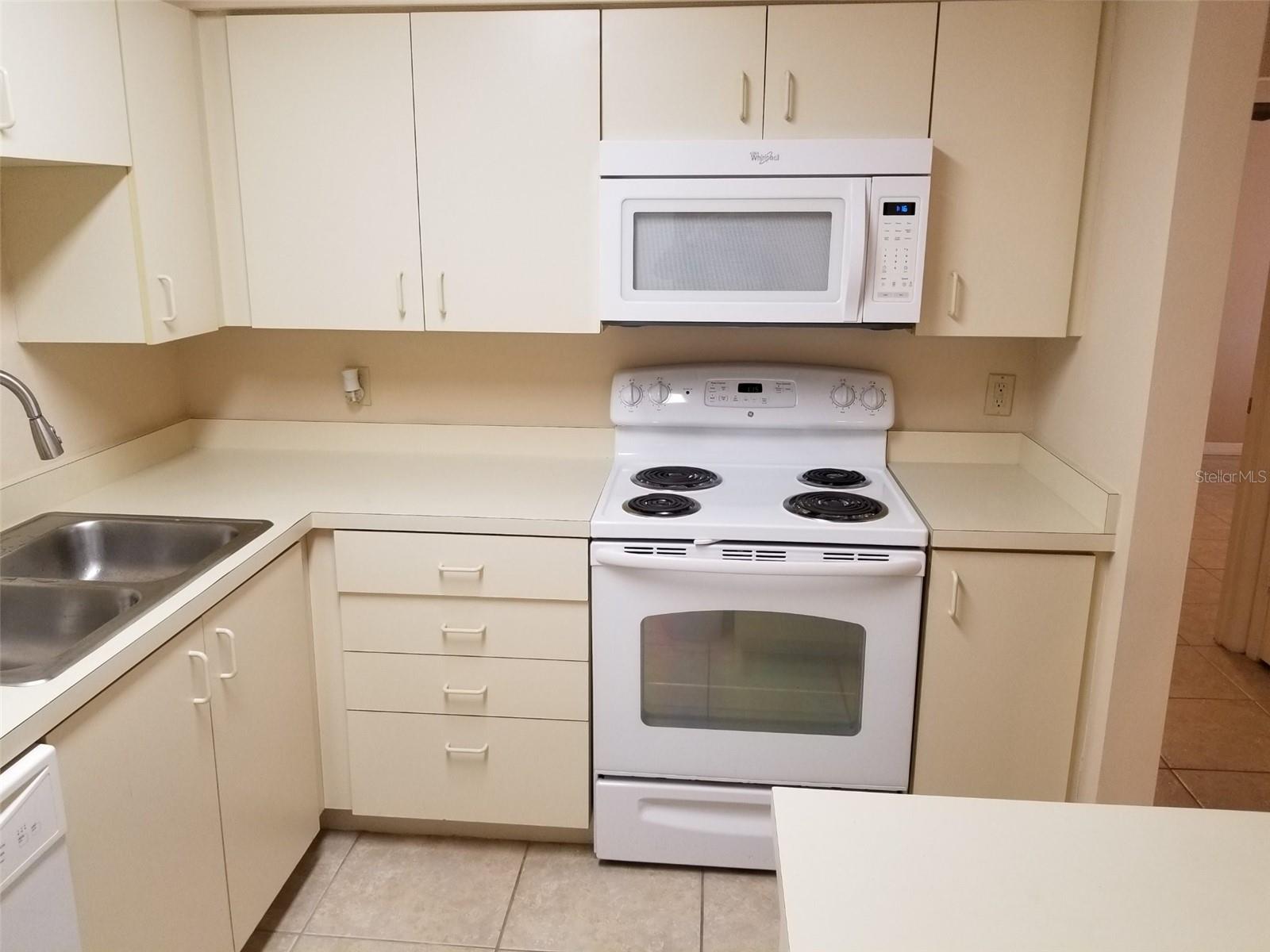 420 Forestway Cir #207 Property Photo 4