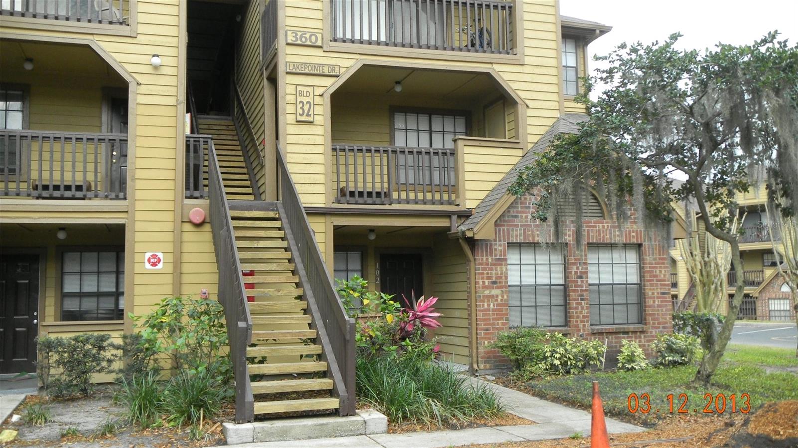 360 LAKEPOINTE DR #202 Property Photo 1