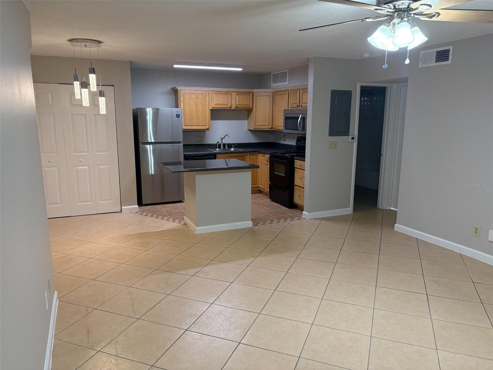 360 Lakepointe Dr #202 Property Photo 2