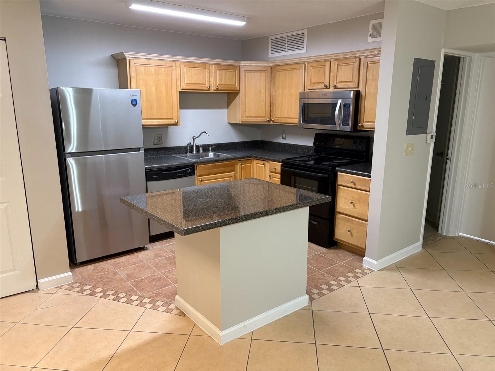 360 Lakepointe Dr #202 Property Photo 3