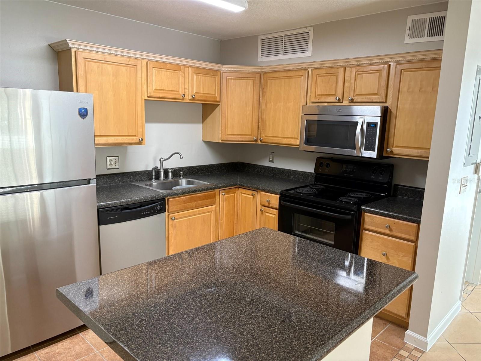 360 Lakepointe Dr #202 Property Photo 4