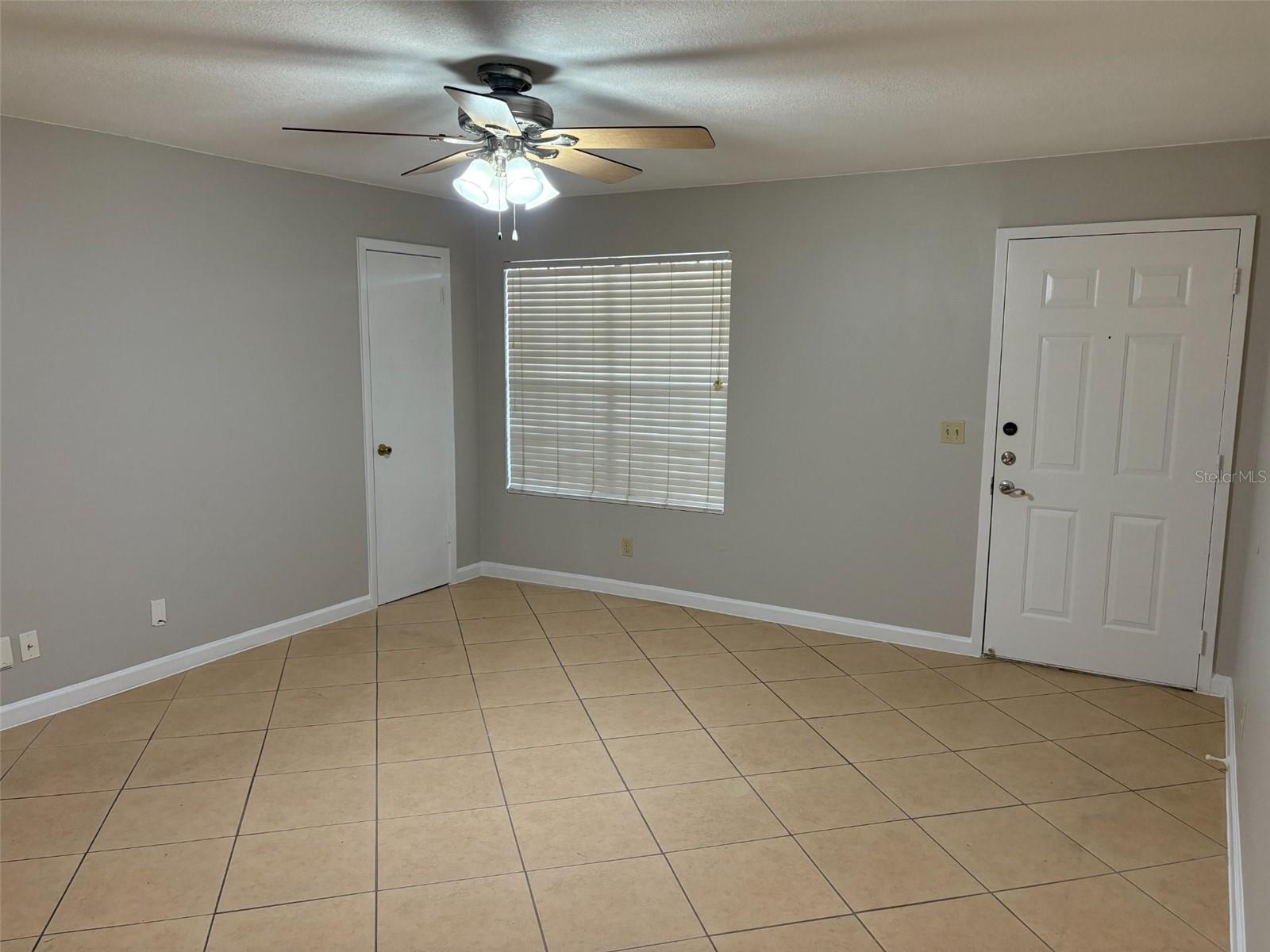 360 Lakepointe Dr #202 Property Photo 9