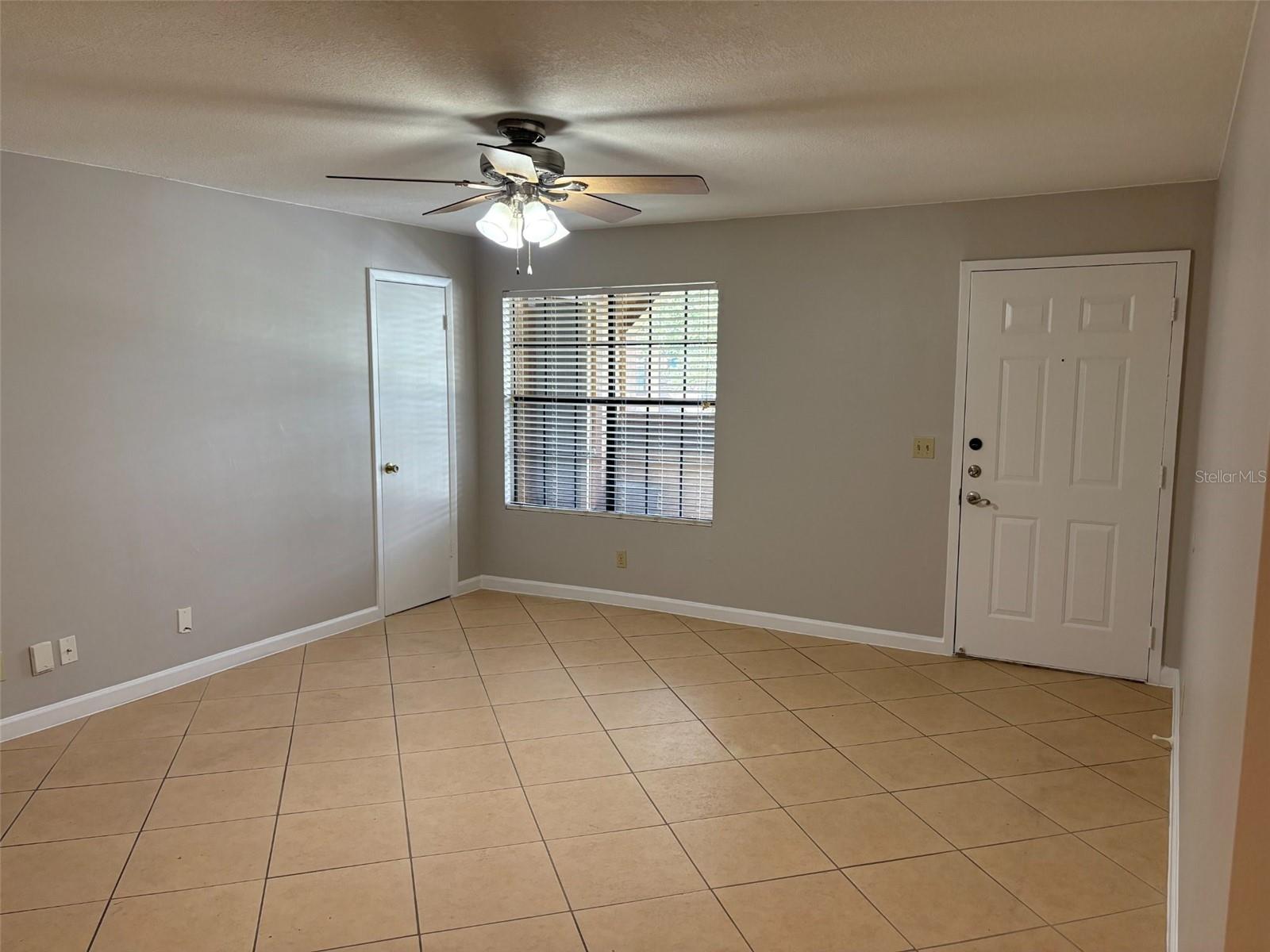 360 Lakepointe Dr #202 Property Photo 10