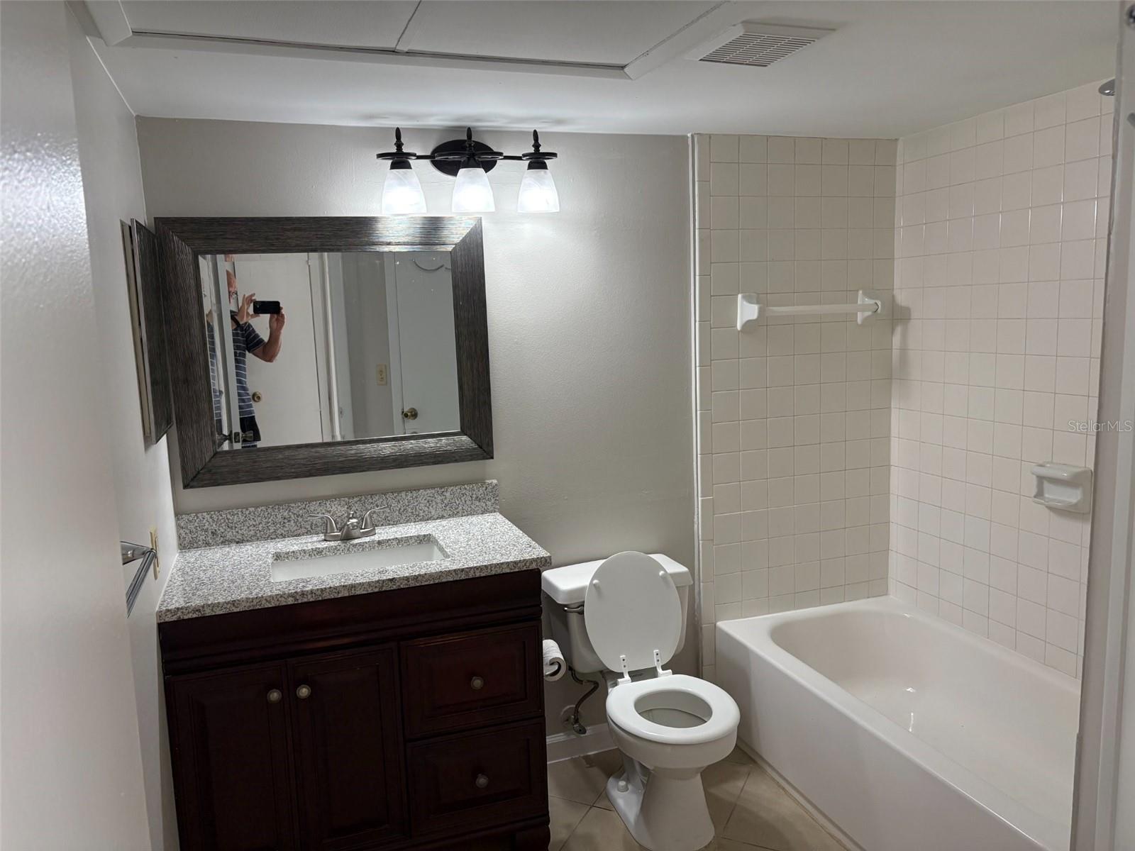 360 Lakepointe Dr #202 Property Photo 13