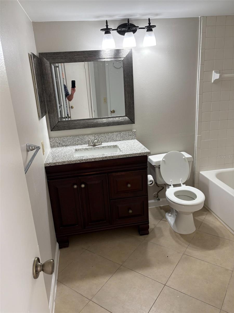 360 Lakepointe Dr #202 Property Photo 14