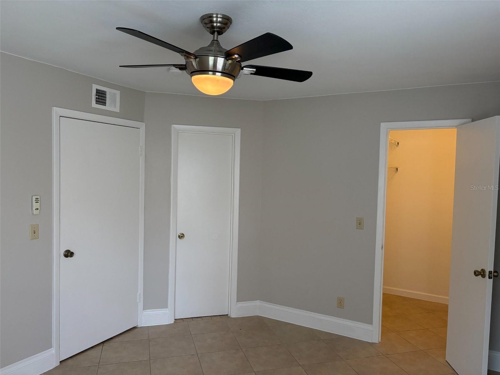 360 Lakepointe Dr #202 Property Photo 19