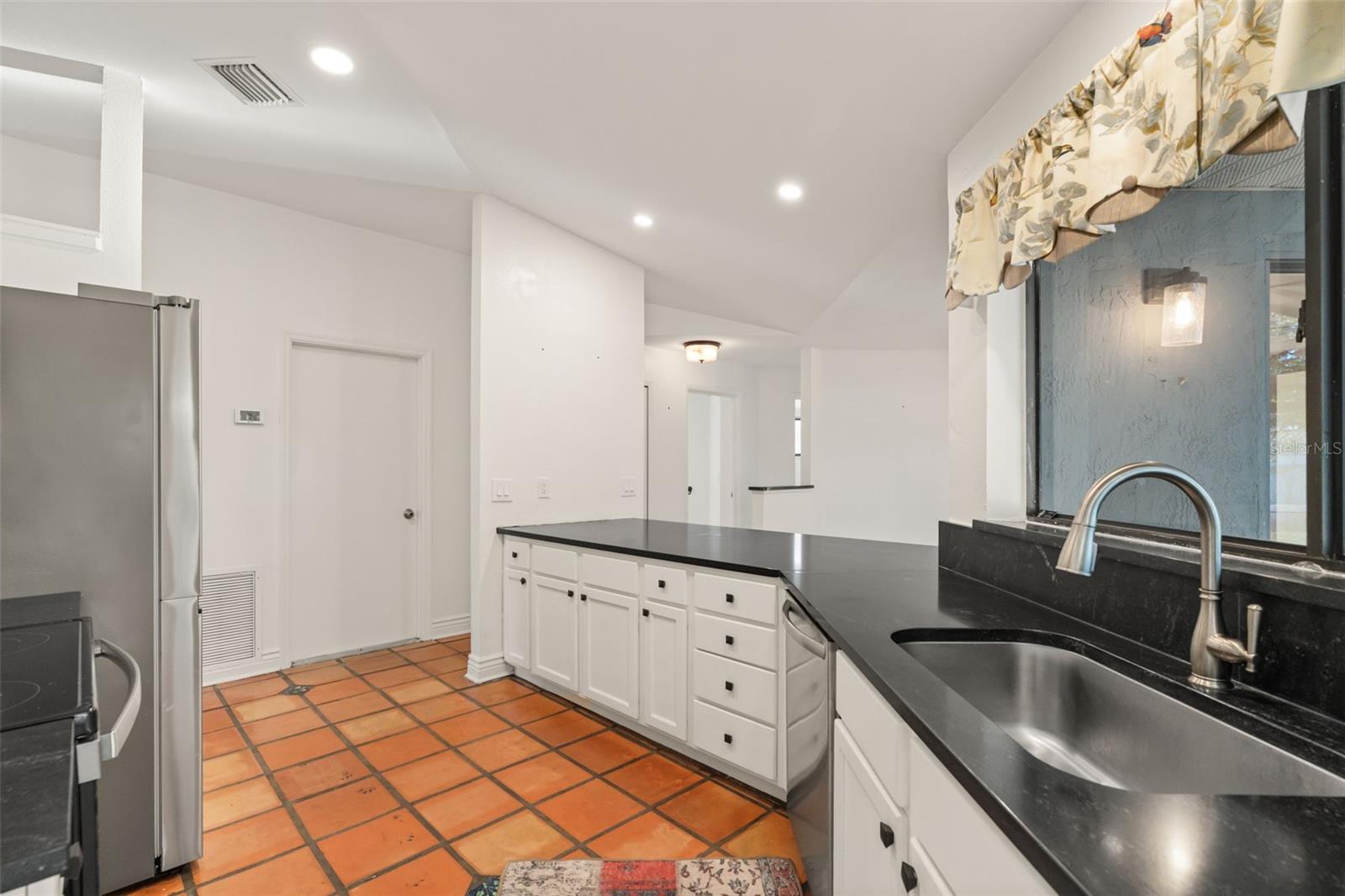 5125 Formby Dr Property Photo 9