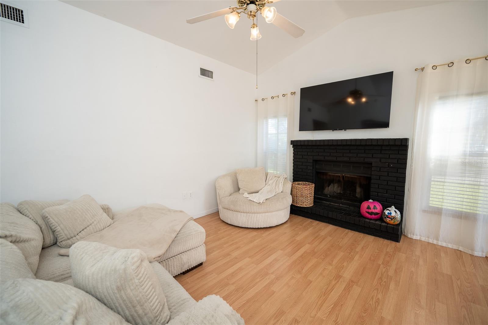 1327 Waterview Blvd E Property Photo 2