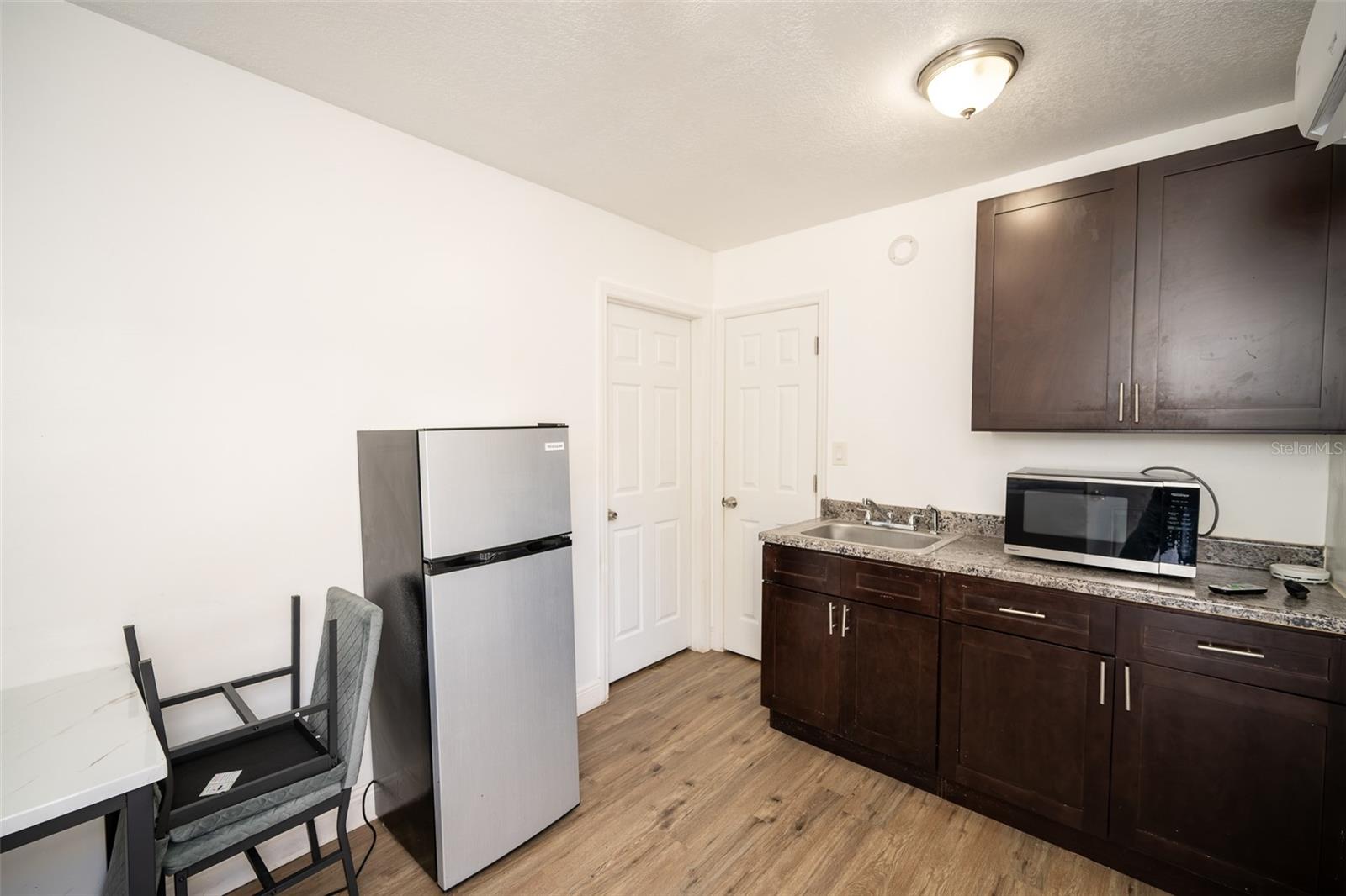 1327 Waterview Blvd E Property Photo 5