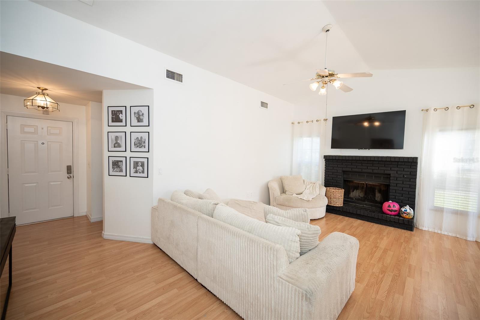 1327 Waterview Blvd E Property Photo 11