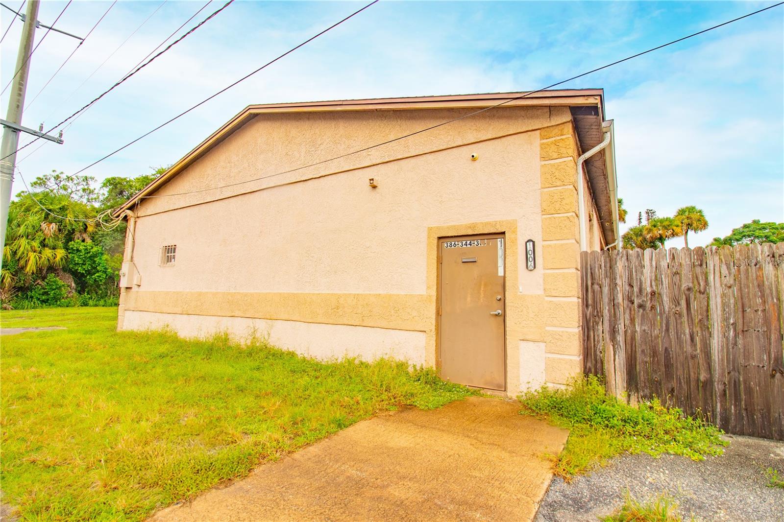 1002 Tropic St Property Photo 11