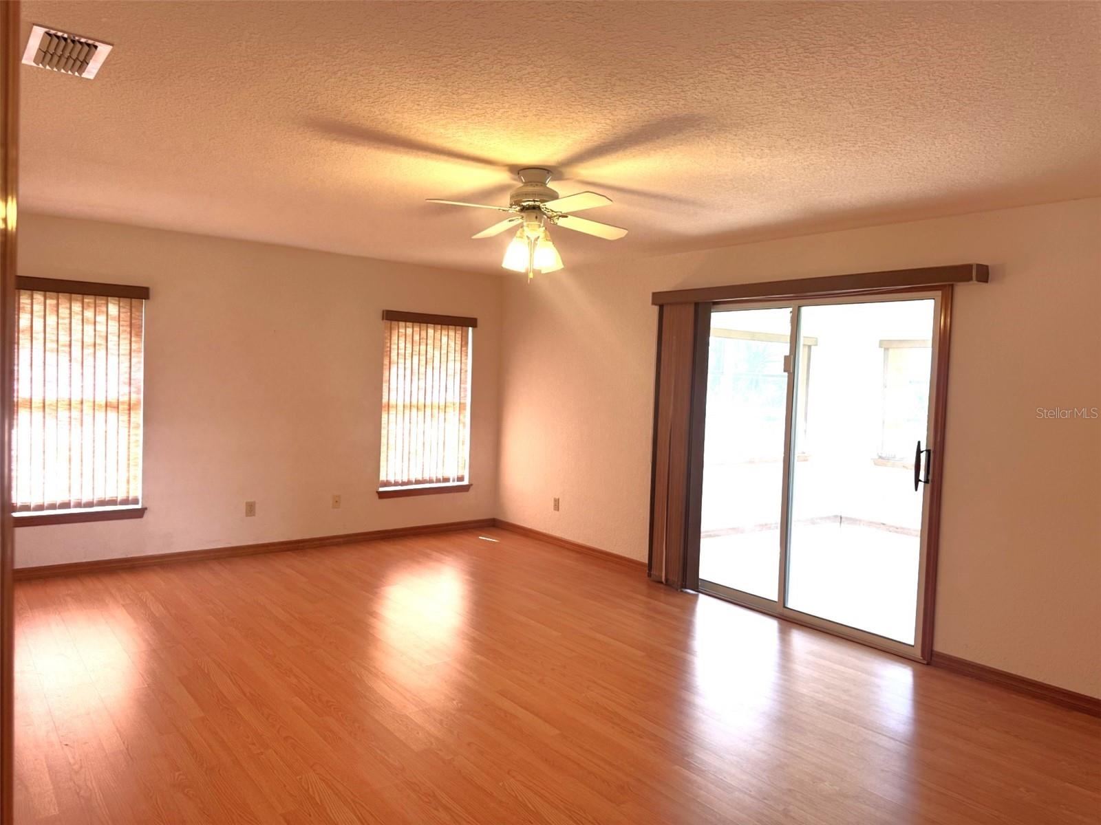 1954 Tilburg Ave Property Photo 8
