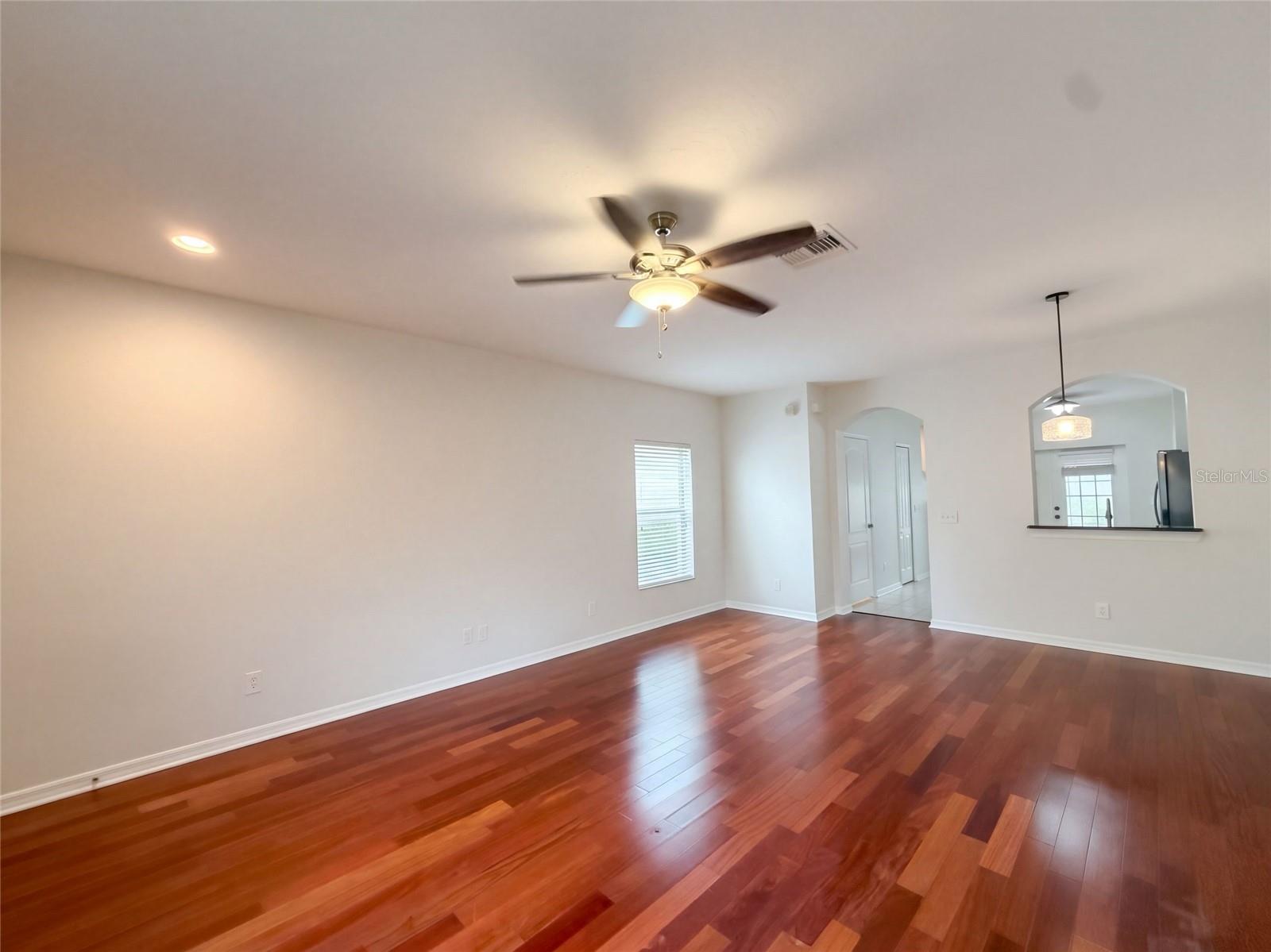 16315 Swan View Cir Property Photo 4