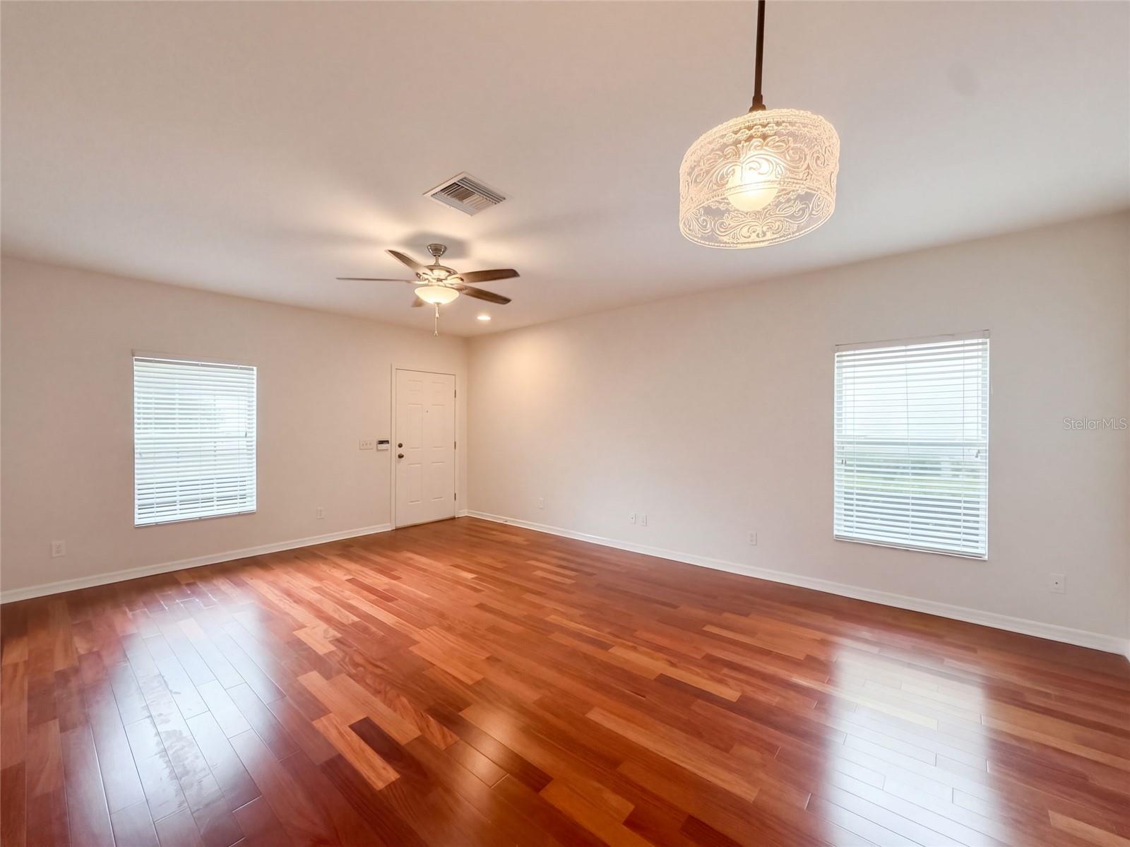16315 Swan View Cir Property Photo 5