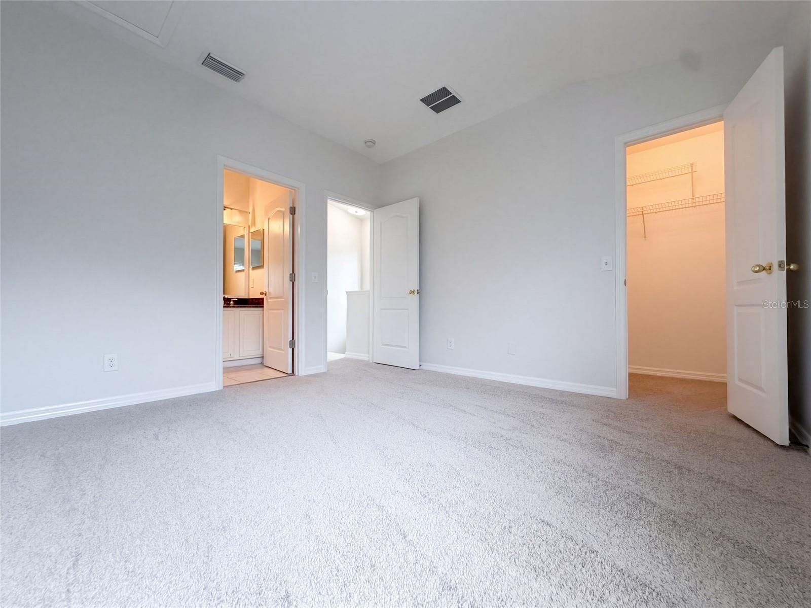 16315 Swan View Cir Property Photo 6