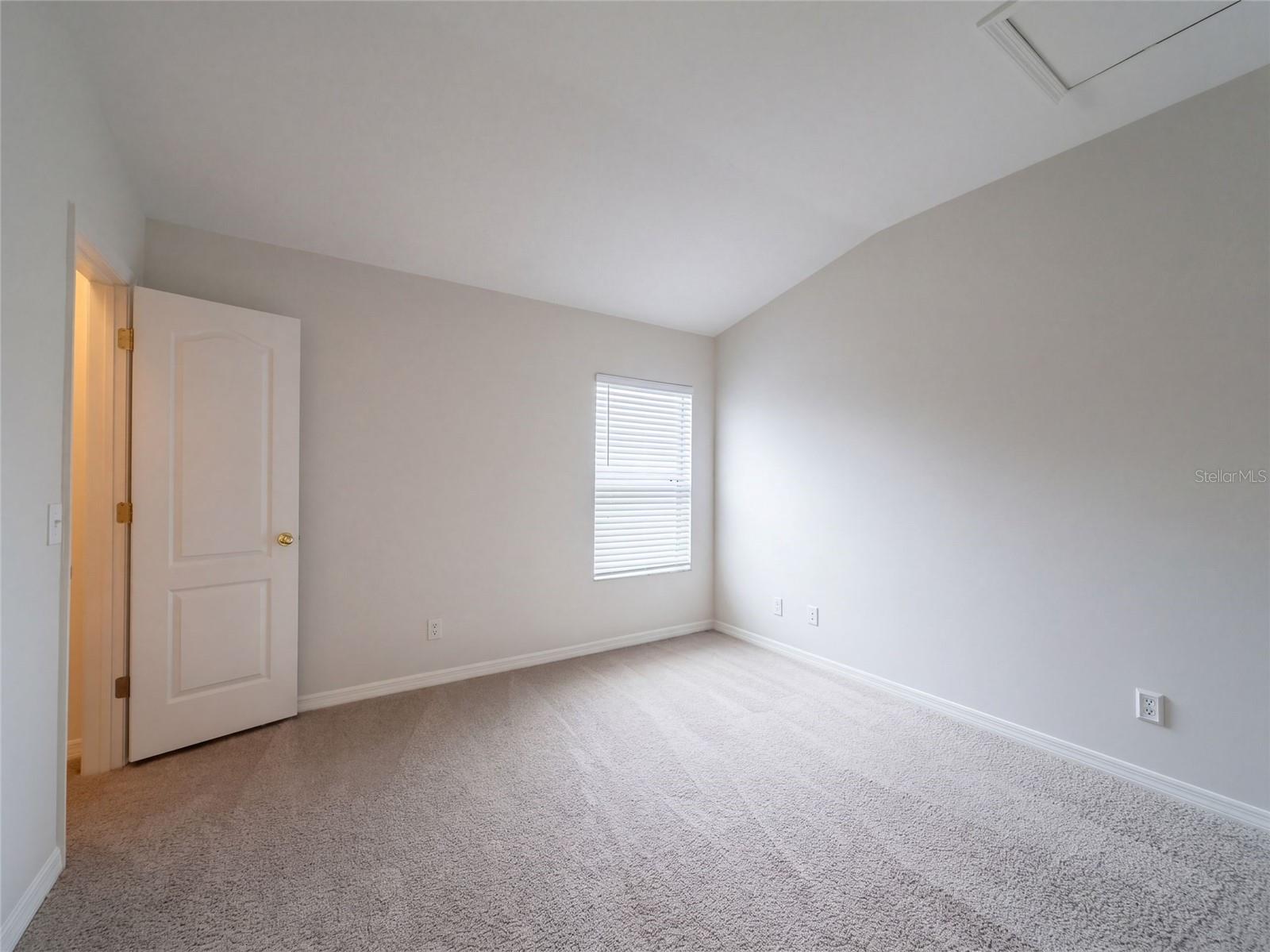 16315 Swan View Cir Property Photo 8
