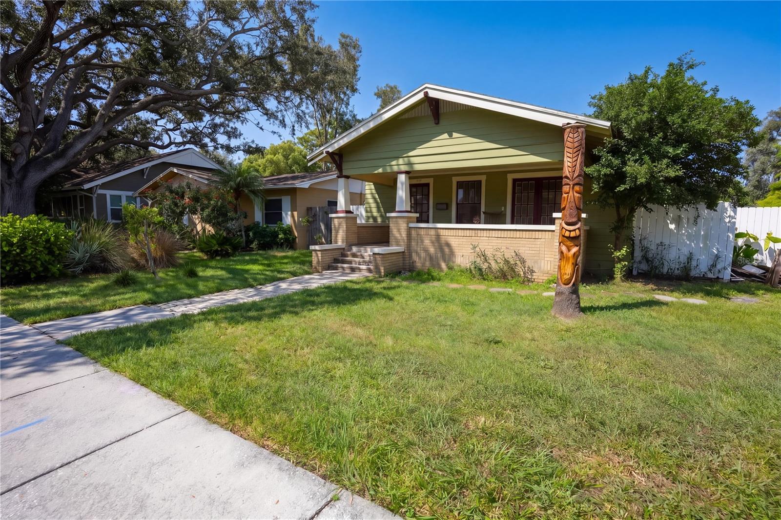 1330 21st Ave N Property Photo 2