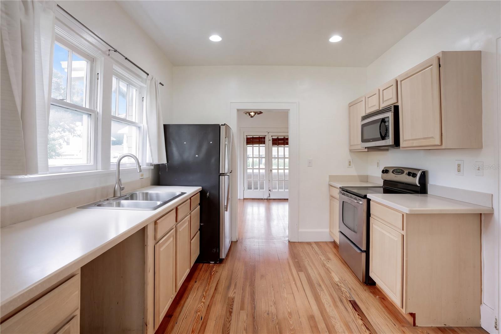 1330 21st Ave N Property Photo 9